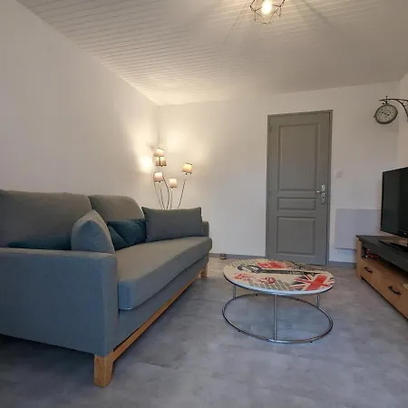 Lumineux Avec Jardin Privatif, Proche Chateau De La Rochefoucauld, Equipements Bebe Et Velos Inclus - Fr-1-653-232 *