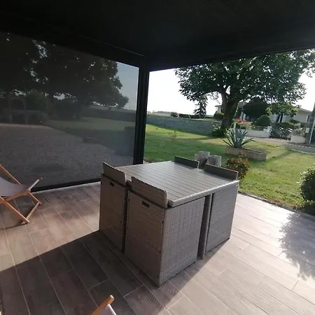 Lumineux Avec Jardin Privatif, Proche Chateau De La Rochefoucauld, Equipements Bebe Et Velos Inclus - Fr-1-653-232