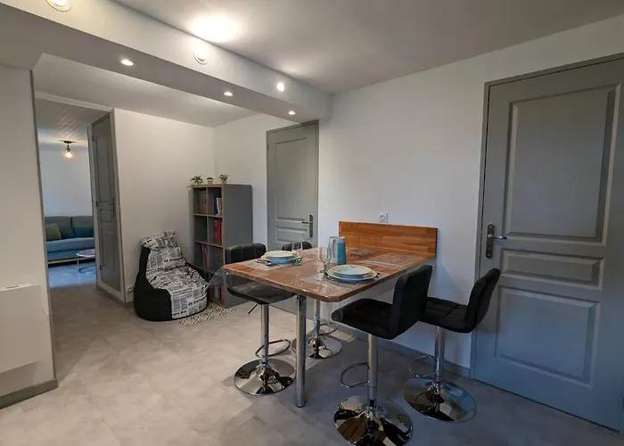 Сasa de vacaciones Lumineux Avec Jardin Privatif, Proche Château De La Rochefoucauld, équipements Bébé Et Vélos Inclus - Fr-1-653-232