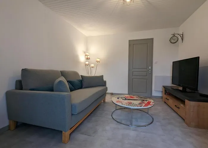 Lumineux Avec Jardin Privatif, Proche Château De La Rochefoucauld, équipements Bébé Et Vélos Inclus - Fr-1-653-232 *