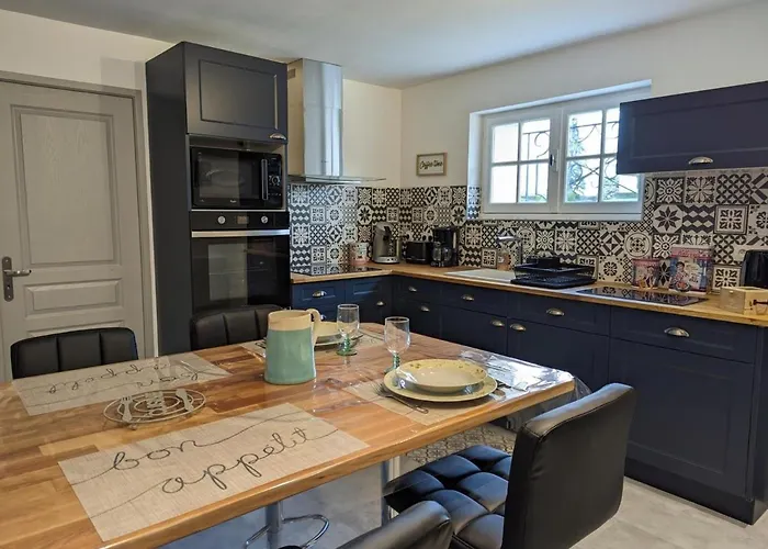 Lumineux Avec Jardin Privatif, Proche Château De La Rochefoucauld, équipements Bébé Et Vélos Inclus - Fr-1-653-232